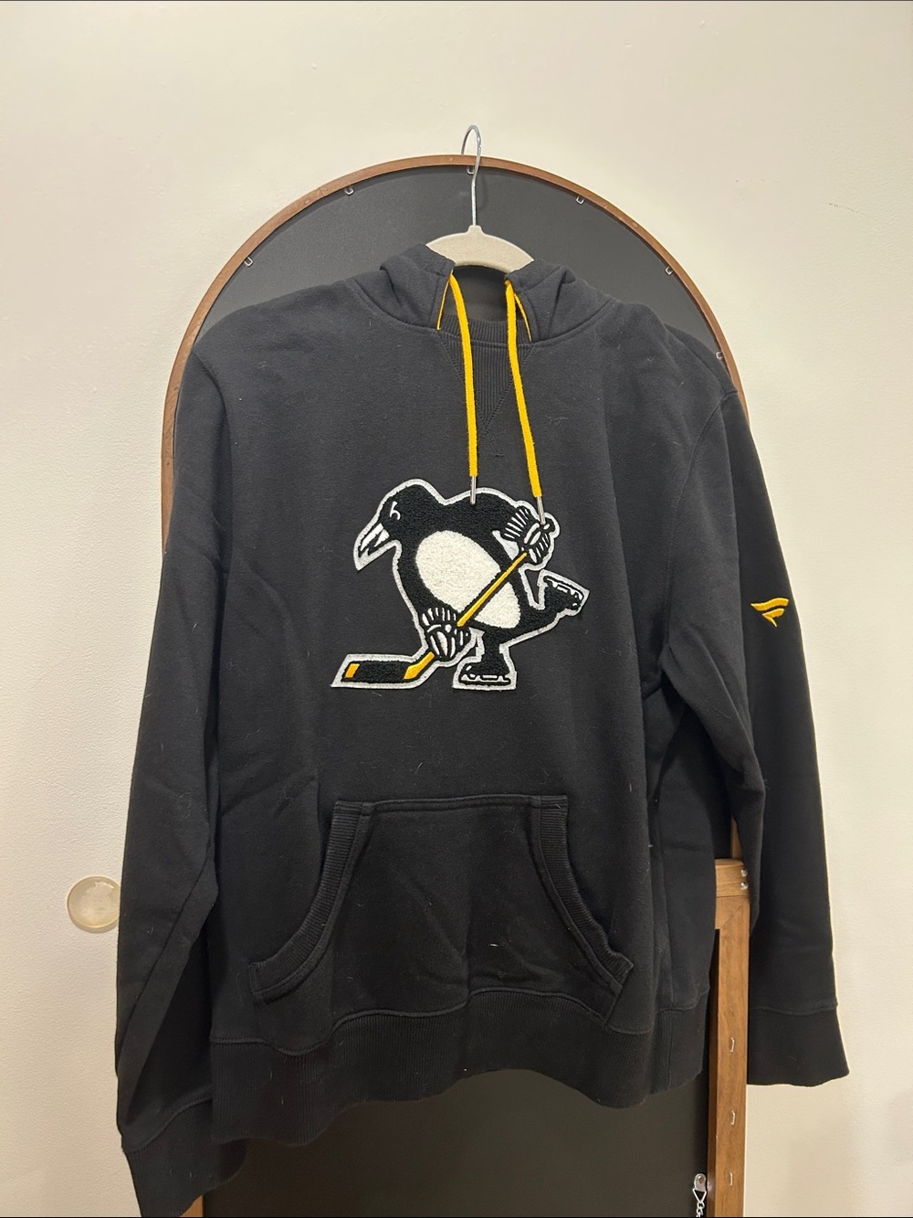 Penguins hoodie size m fanatics